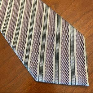 Kenneth Cole Diagonal Stripe Silk Necktie Lavender Cream 
Excellent Condition